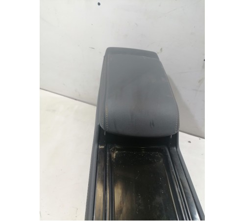 Центральная консоль (с подлокотником)