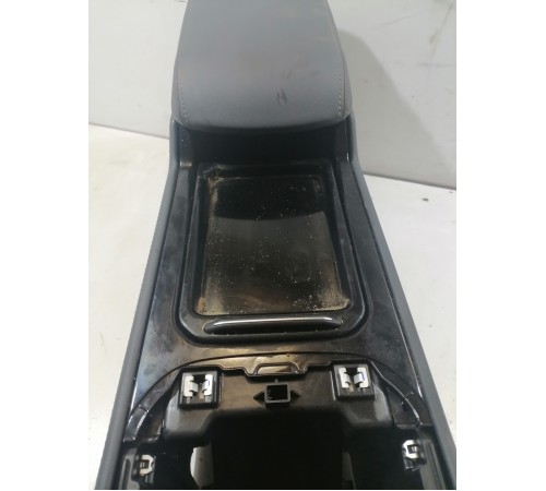 Центральная консоль (с подлокотником)