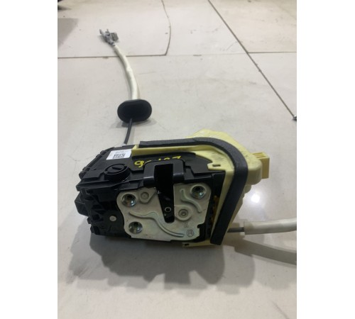 Замок двери (задний правый)