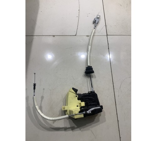 Замок двери (задний правый)