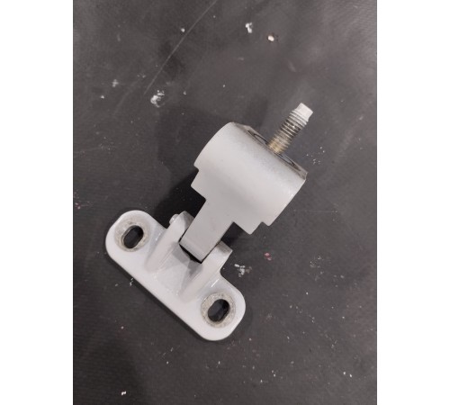 Петля крышки багажника левая