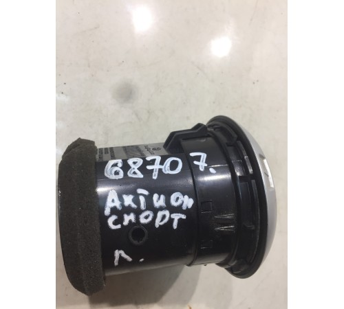 Воздушный дефлектор (левый)