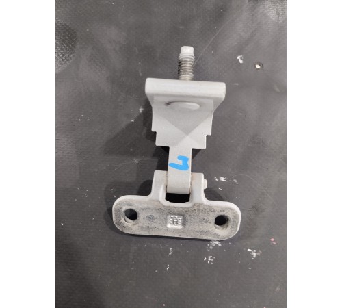 Петля крышки багажника левая