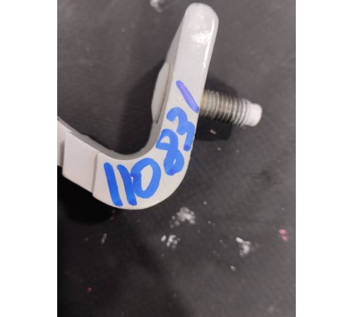 Петля крышки багажника левая