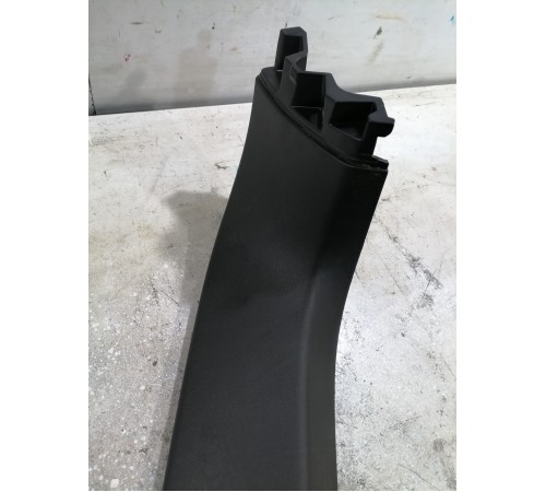 Обшивка крышки багажника правая