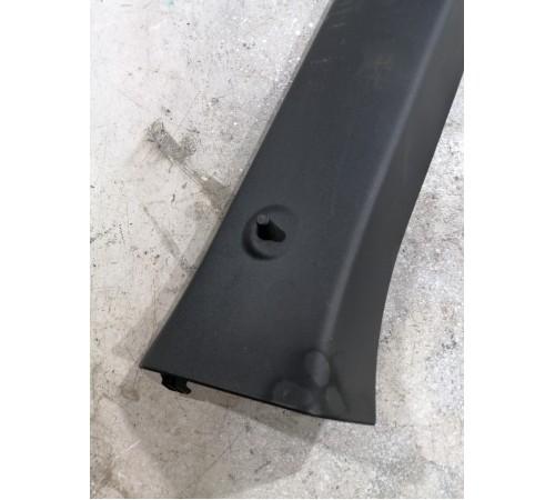 Обшивка крышки багажника правая