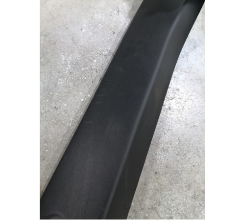 Обшивка крышки багажника правая