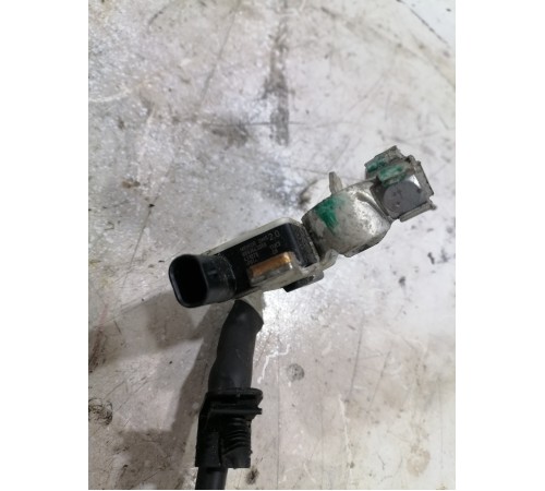 Минусовая клемма аккумулятора