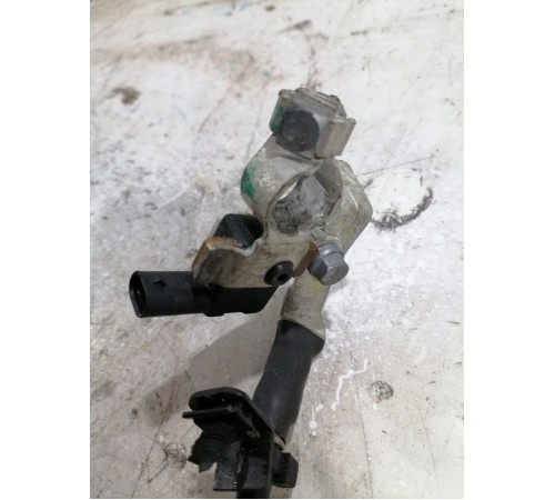 Минусовая клемма аккумулятора