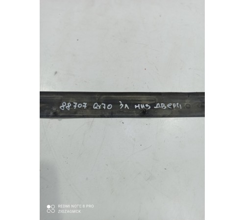 Уплотнитель двери(задний левый нижний)