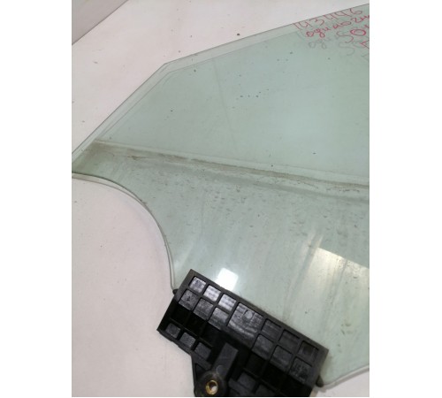 Стекло двери переднее левое