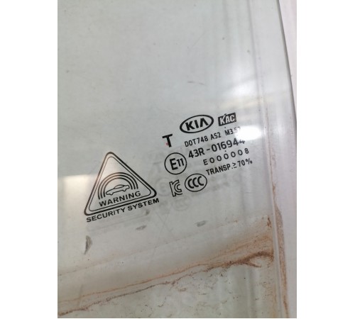 Стекло двери переднее левое