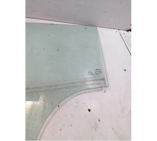 Стекло двери переднее левое