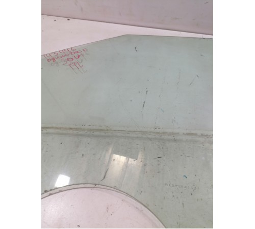 Стекло двери переднее левое