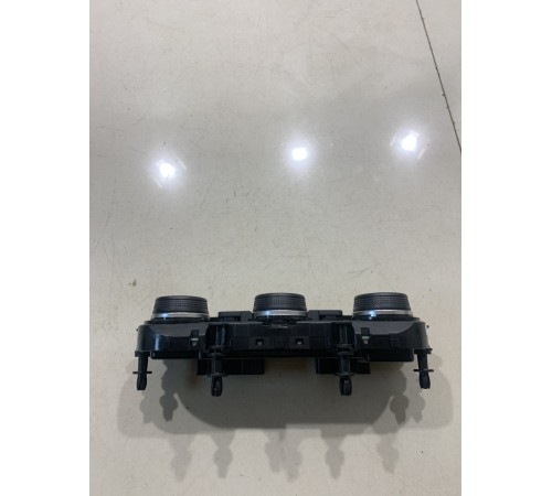 Блок управления климатом(передний)