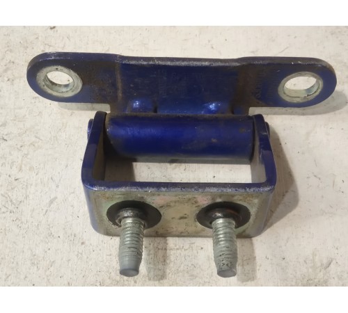 Петля крышки багажника правая