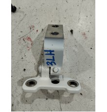 Петля двери(задняя левая нижняя)