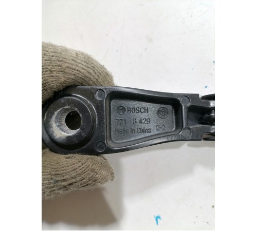 Поводок стеклоочистителя левый, водительский