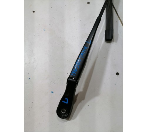 Поводок стеклоочистителя левый, водительский