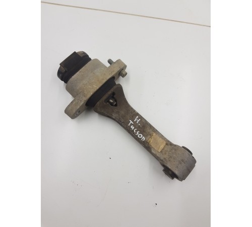 Опора двигателя задняя