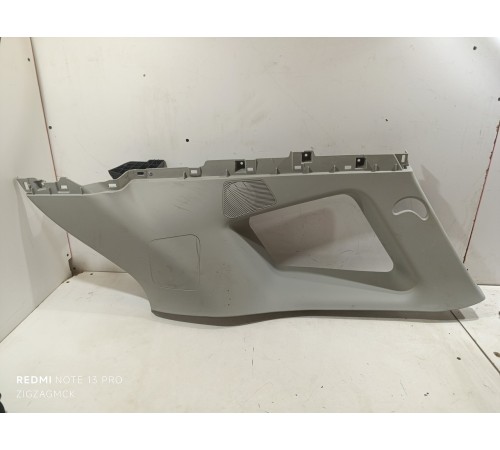 Обшивка задней стойки правая