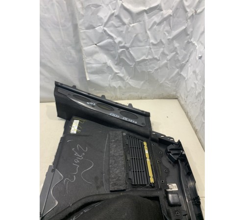 Обшивка багажника (задняя, правая)