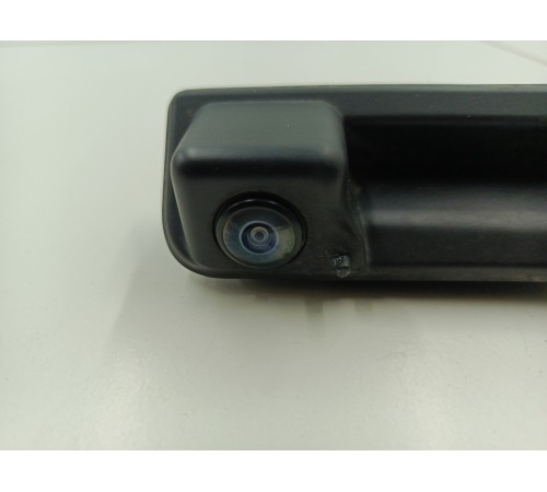 Кнопка открывания крышки багажника с камерой заднего вида