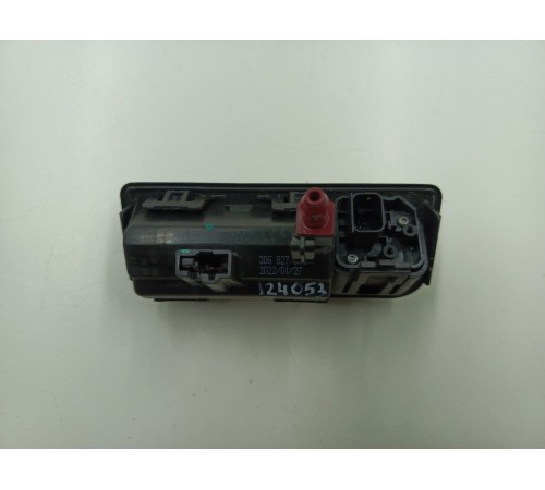 Кнопка открывания крышки багажника с камерой заднего вида