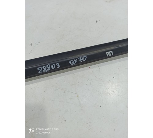 Уплотнитель стекла (передний правый внутренний)