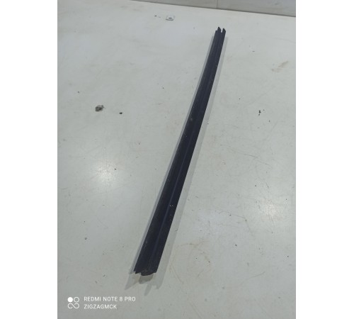 Уплотнитель стекла (передний правый внутренний)