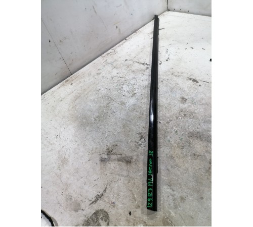 Молдинг стекла передний левый 