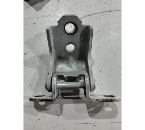 Петля двери(передняя правая верхняя)