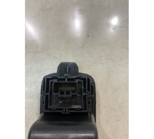 Кнопка открывания двери