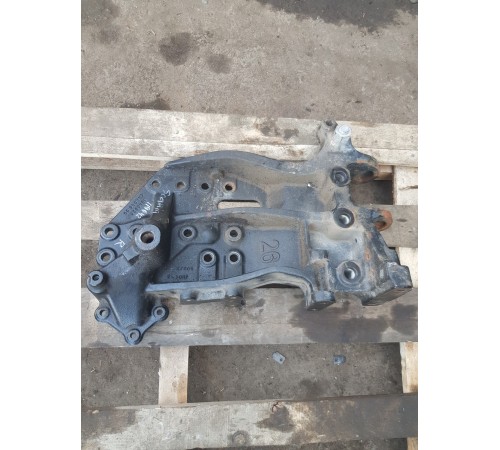 Кронштейн усилителя переднего бампера левый