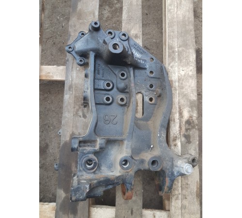 Кронштейн усилителя переднего бампера левый