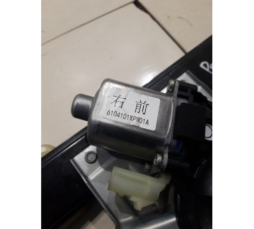 Стеклоподъемник (передний правый)