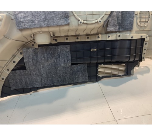 Обшика багажника (левая)