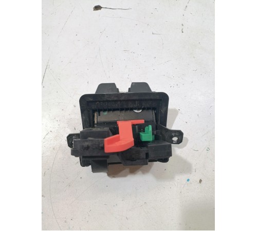 Замок крышки багажника