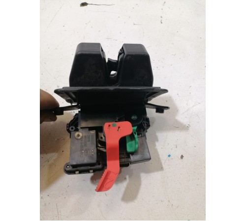 Замок крышки багажника