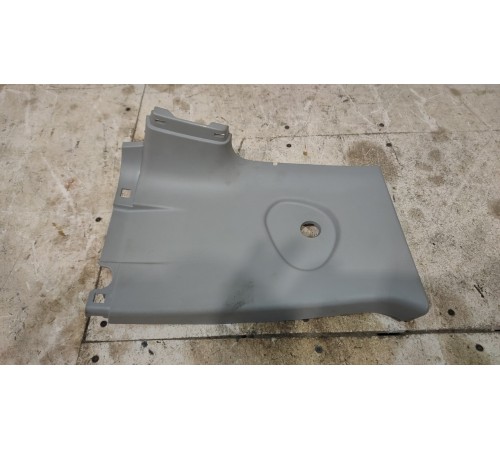 Накладка задней левой стойки верхняя