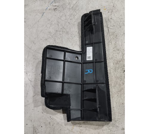 Дефлектор радиатора передний правый