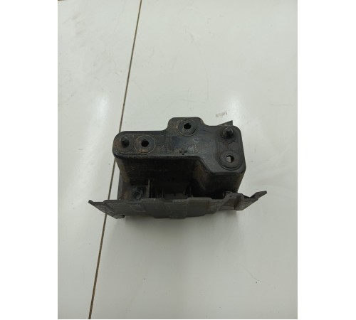 Кронштейн заднего бампера левый