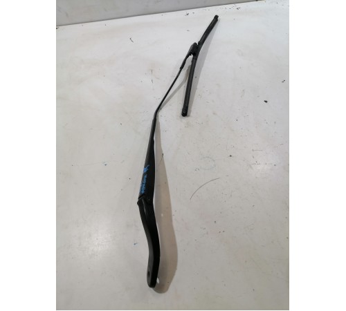 Поводок стеклоочистителя правый