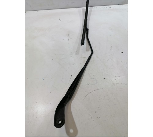 Поводок стеклоочистителя правый