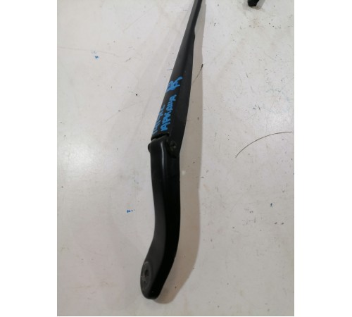 Поводок стеклоочистителя правый