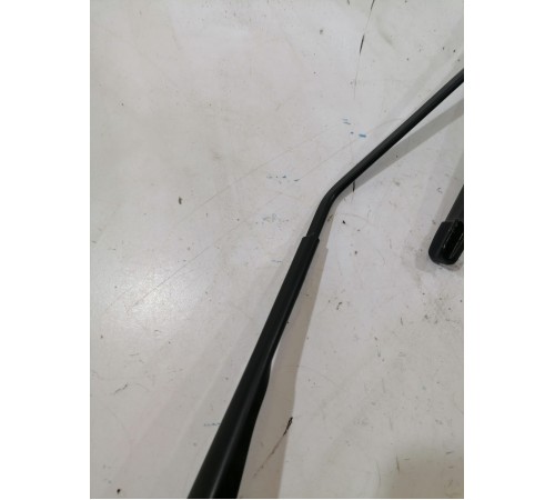 Поводок стеклоочистителя правый