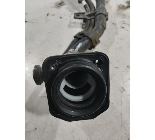 Горловина топливного бака