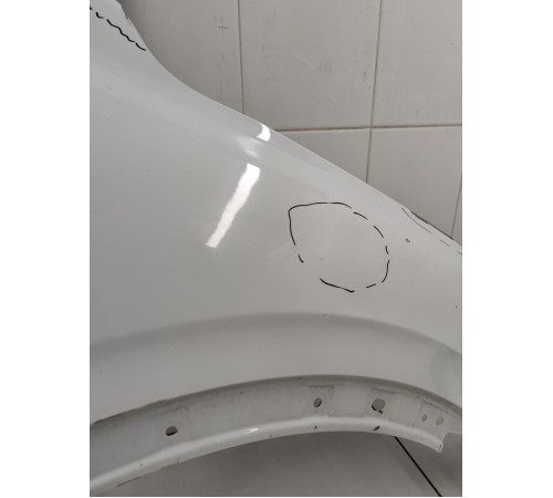 Крыло переднее правое