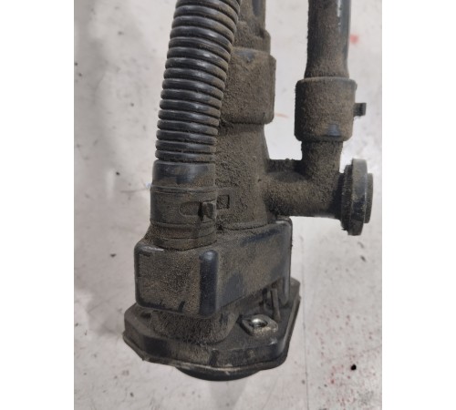 Горловина топливного бака