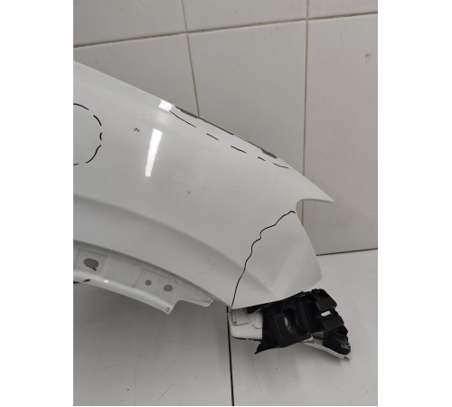 Крыло переднее правое